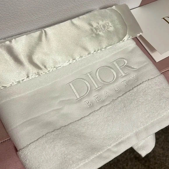 DiorVanity Case—Headband-Towel- Full Size Hyalushot - Picture 15 of 16